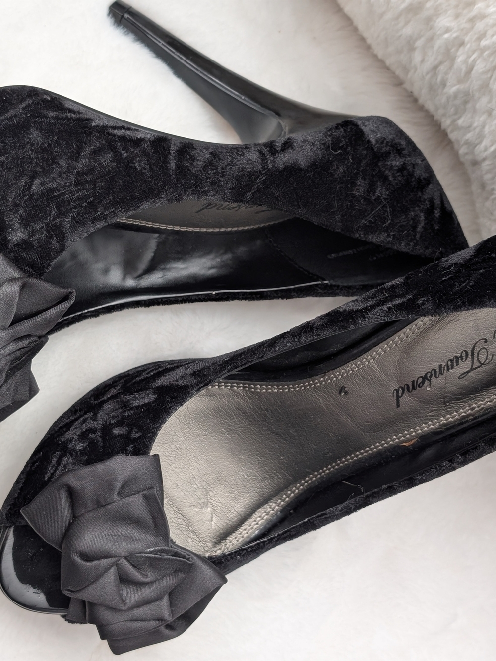 EUC Lulu Townsend Black Crushed Velvet Peep-Toe Heels with Bow Sz 8 - Picture 4 of 12